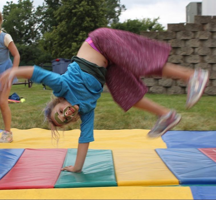 Acrobatics at a Cirque Amongus program
